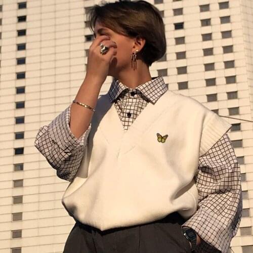 B-TOTO American Retro Beige Butterfly Embroidery V-neck Sweater Vest Women Knitting Tide Ins 2021 New Fashion