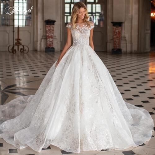 Traugel Scoop Ball Gown Lace Wedding Dresses Shiny Applique Sequins Cap Sleeve Bride Dress Cathedral Train Bridal Gown Plus Size