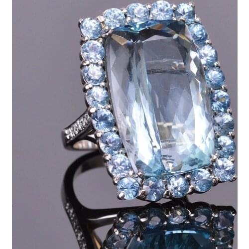 Huitan Luxury Light Blue Engagement Wedding Party Rings for Women Newly Design Bright Cubic Zirconia Ladys Ring Fashion Jewelry