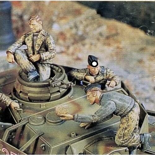 German resin soldiers in World War II, three armored crew 1:35