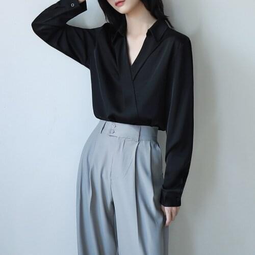 Spring and Autumn Fashion New V-neck Long Sleeve Scheming Shirt Womens Black Design Sense Temperament Loose Thin Chiffon Top