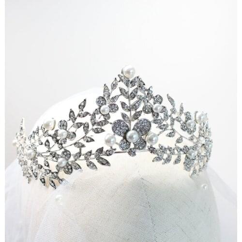 Crystal rhinestone queen crown theatrical props wedding hair jewelry photographed Baroque beauty queen crowns and tiaras