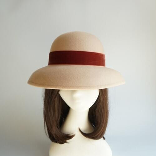French elegant bell-shaped hat Velvet tape decoration retro camel wool felt hat female British wild original Hepburn felt hat