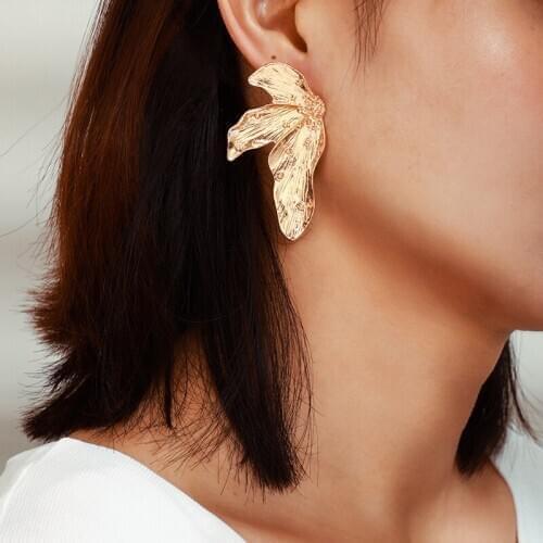 2020 New Vintage Irregular Wings Flower Shape Earrings for Women Trendy Simple Golden Color Stud Earrings Female Jewelry