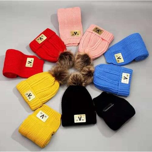 Newborn girl with bib two-piece winter warm knitted hat plush pompom solid warm cute beanie hat gift new 2021