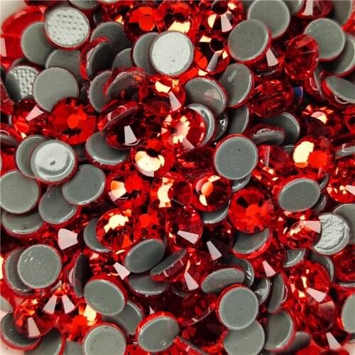 Top Quality Light Siam Hot fix Rhinestones Super glitter Glass Strass Iron On stones For Fabric garment/Clothes DIY