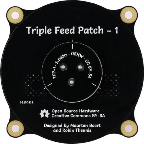 5.8GHz 9.4dBi Triple Feed Patch Antenna SMA / RP SMA Directional Circular Polarized FPV Antenna