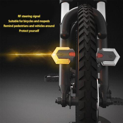 1 set Smart Remote Control Bike Turn Signals Front and Rear Light Bicycle Rear Light Safety Warning Light Cycling Accessories