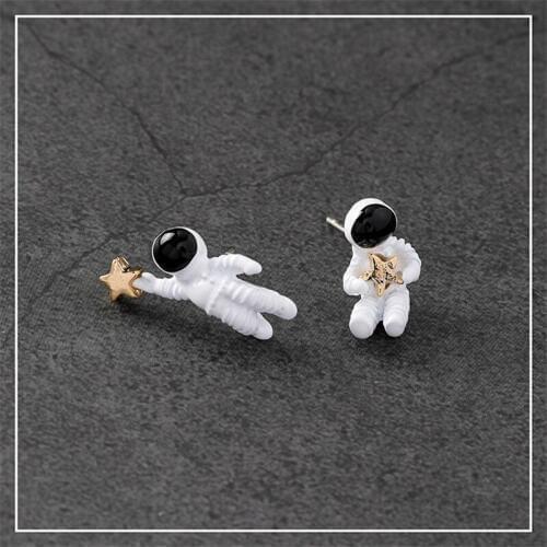 Cute Cartoon Astronaut Stars Asymmetry Stud Earrings for Women Fashion Spaceman Starry Wild Earrings Party Girl Gifts Jewelry