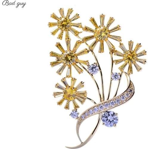 Copper Inlaid Zircon Brooches Gold Flower Pin for Womens Fine Jewelry Clothes Scarf Buckle Garment Accessories Pins Gift