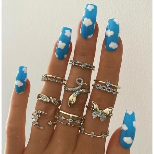 24pcs/Set Cute Cloud Pattern False Nails Pre-design Short Blue Color Manicure Fake Nails with Glue Beauty Full Nail Art Tips