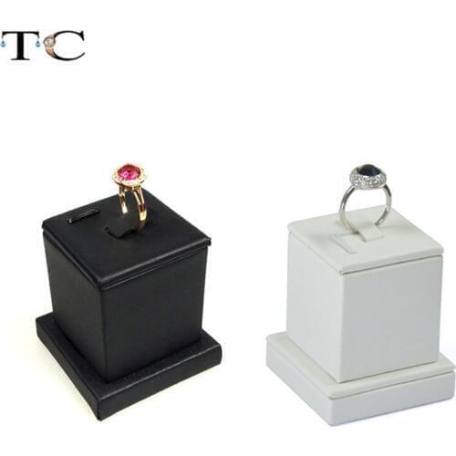 Factory Wholesale 2pcs/lot Jewelry Display Ring Stand Holder Rack White And Black Jewellery Cases 5*5*5.5cm