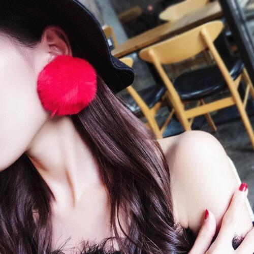 Simple Autumn and Winter Large Hairy Ball Earrings Fashion Wild Short Paragraph Plush Ball Stud Earrings 2020 New Jewelry