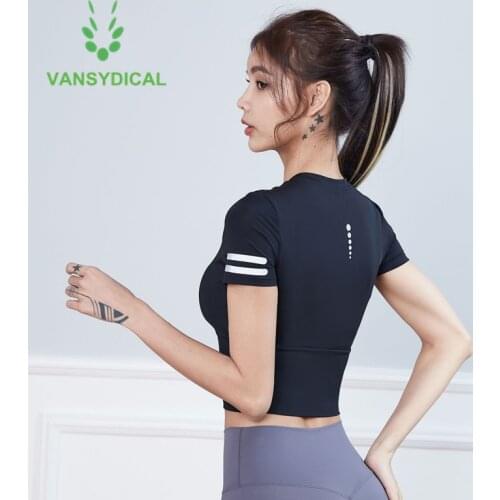 New Women Athletic Gym Yoga Shirts Crop Top With Chest Padded Summer Sports Workout Short Sleeve Fitness Jogging Sportswear