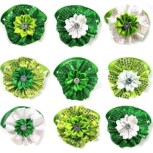 50/100pcs ST Patricks Day Dog Accessories Pet Cat Dog Bowties Neckties Small Dog Bowtie Collar Green Flowers Style Pet Supplies