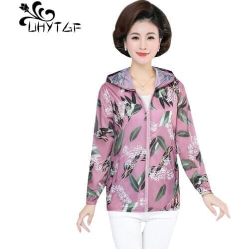 UHYTGF Wholesale womens summer tops jacket long-sleeved hooded thin sunscreen clothing fashion printed Female plus size coat 923