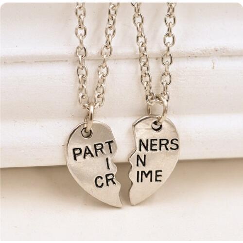 The New Broken Heart 2 pcs/set Couples Best Friends Aolly Pendant Necklace PARTNERS IN CRIME Necklace Friendship Gift