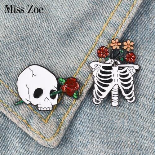 Death Love Enamel Pin Skeleton Rib cage Rose Flower badge brooch Lapel pin Shirt bag Collar Halloween Jewelry Gift for Friends
