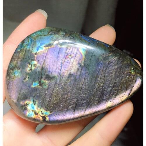 Larbradorite free from