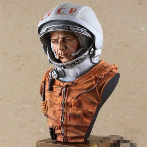 Space Adventurer I Bust Resin Figure Kit 1/9 Scale Model Kit Assembly Model Resin Kit Bust Colorless Self-Assembled Toy