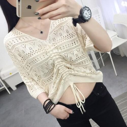 Spring and summer 3 / 4 sleeve cut-out T-shirt womens 2021 new short bat blouse thin loose V-neck top summer