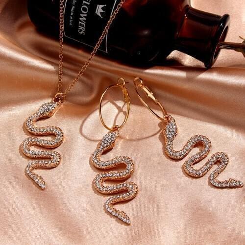 JUST FEEL Vintage Snake Crystal Pendant Necklace For Women Personality Gold Color Clavicle Chain Exquisite Jewelry Party Gifts
