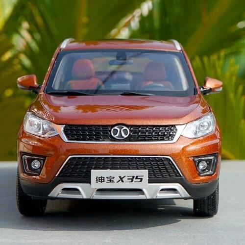 1：18 Baic Senova X35 SUV diecast model with small gift