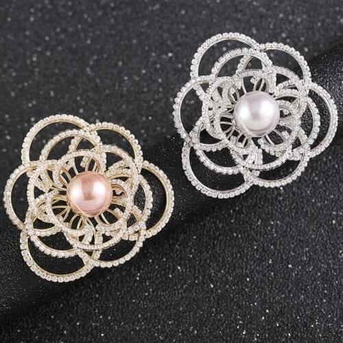 2021 New Luxury Beautiful Crystal Imitation Pearl Flower Brooches Pins Women Costume Jewelry Broach Wedding Pin Broche femme
