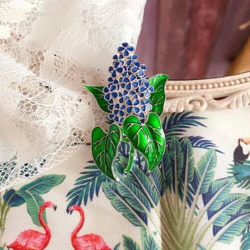 Wind restoring ancient ways ~ French stereo lilacs drop glaze enamel brooch female elegant temperament xionghua joker
