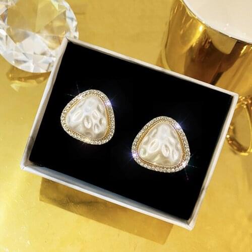 Luxury Big Pearl Earrings for Women Shiny Crystal Triangle Stud Earrings with Pearl Wedding Statement Earings Jewelry 2020 New