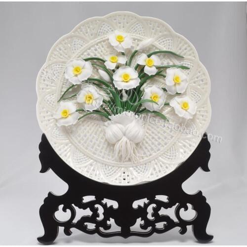 Micro beautiful porcelain art furnishings ceramic handicrafts are Home Furnishing Narcissus modern decorations hanging plate pla