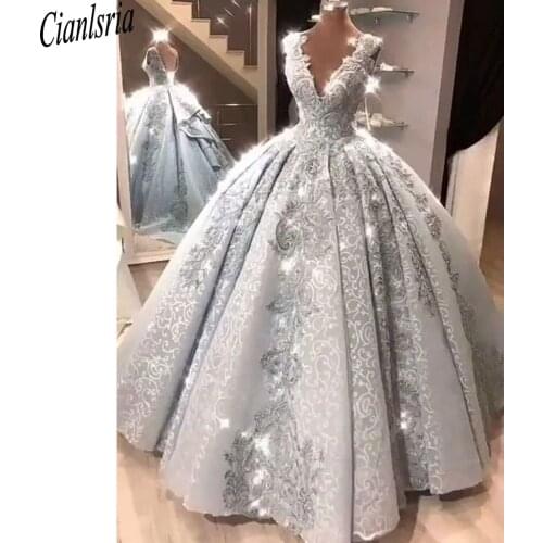 2021 Gray Ball Gown Quinceanera Dresses V Neck Appliques Lace Prom Party Gowns for Girls 15 Years Crost Back