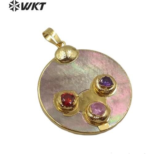 WT-JP204 Amazing new charm design round shell natural pink shell with cz charm pendant in 36mm for jewelry necklace pendants