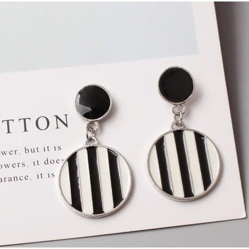Exaggerated Enamel Black White Stripes Round Pendant Dangle Earrings For Women Metal Earring Fashion Party Jewelry Xmas Gift