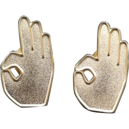 Badge Maker Customized Two Hand Shaped Badge Low Price Zinc Alloy Badge
