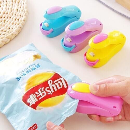 Portable Bag Clips Handheld Mini Electric Heat Sealing Machine Impulse Sealer Seal Packing Plastic Bag Clip Work with Battery