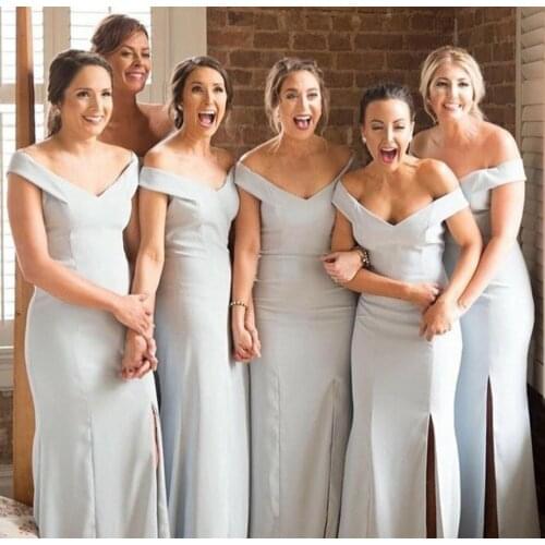 Elegant Long V-Neck Mermaid Silver Bridesmaid Dresses with Slit Pleated Floor Length Lace Up Back Robes de Soirée for Women