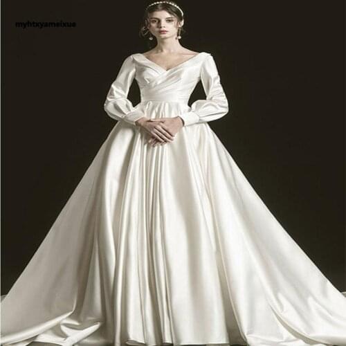 Ivory white wedding dress 2021 new bridal temperament retro long tail satin v-neck long-sleeved pearl tie back wedding dress