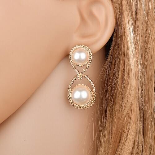 2020 Women Earrings Fashion Jewelry Hourglass Geometric Pearl Earrings Elegant Stud Earrings Round Classic Earrings For Women