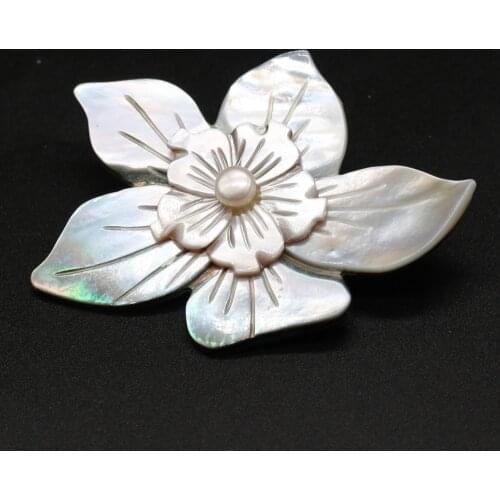 Natural White Shell Flower Brooch Pendant Exquisite Shell Brooch Pendant for Women DIY Jewelry Accessories Gift 50x60mm