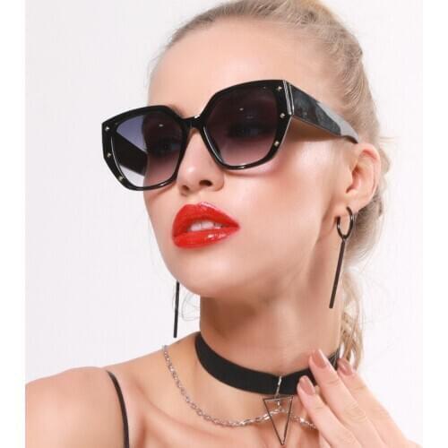 TEENYOUN 2020 Women Fashion Big Frame Square Rivet Decoration Sunglasses Luxury Brand Oversized Ladies Sun Glasses Shades Oculos