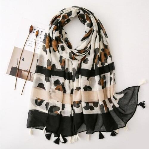 Autumn and winter luxury Womens Beach Blanket Scarf Lady Tassels Scarf Fashion Leopard Print Headscarf New style Cotton Shawl