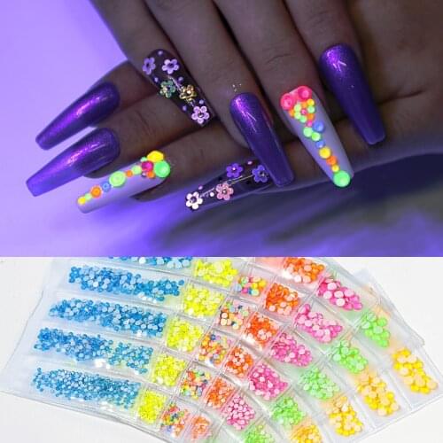 CHNRMJL 850Pcs/Pack Flatback Luminous Acrylic Nail Rhinestones Mix Size SS6-SS20 Fluorescent Gems Stud 3D Nails Decoration Tool