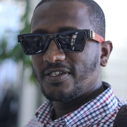 Funky Black Triangle Mens Sunglasses Brand Designer Womens Shades Sun Glasses France Fashion Vintage Punk Cat Eye Glasses UV400