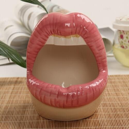 Creative Ceramic Crafts Red Lips Woman Ash Tray Home Decoration Ornaments Portable Anti Scald Living Room Cigar Ashtray