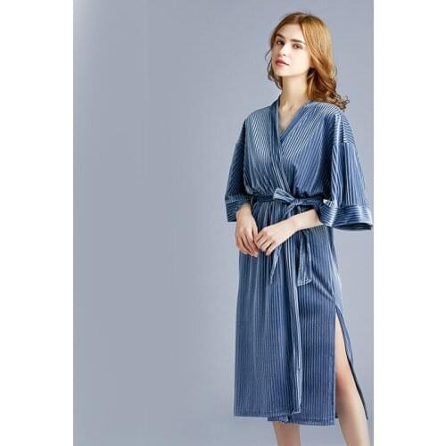 2021 Flannel Golden Velvet Womens Pajamas Autumn And Winter Medium Length Nightgown Housewear Hotel Bathrobe Female Solid Color