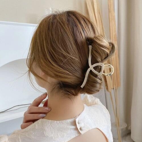 South Koreas new pearl rhinestone hair accessories hair grab clip hair clip girl back head grab clip hair grab clip shark clip