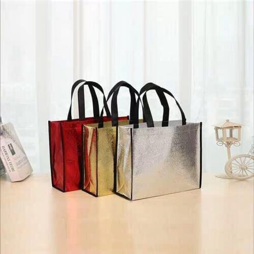 Wholesale 500pcs/lot size 35x45x15cm Custom logo print promotional Metallic silver laminated non woven grocery shopping bag