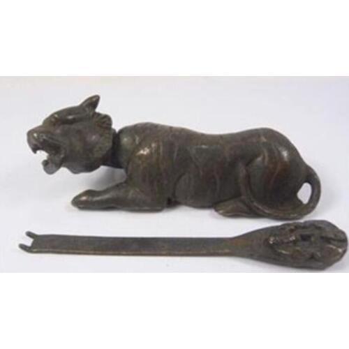 Asian Antiques China Decorated Copper Usable Tiger Shaped Lock and Key statue
