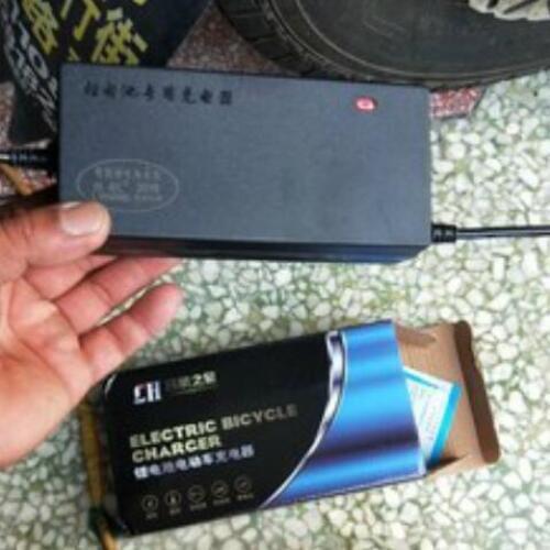 42V 3A DC Li-ion battery charger Output 42V 3A charger Used for 36V 10S lithium battery charging